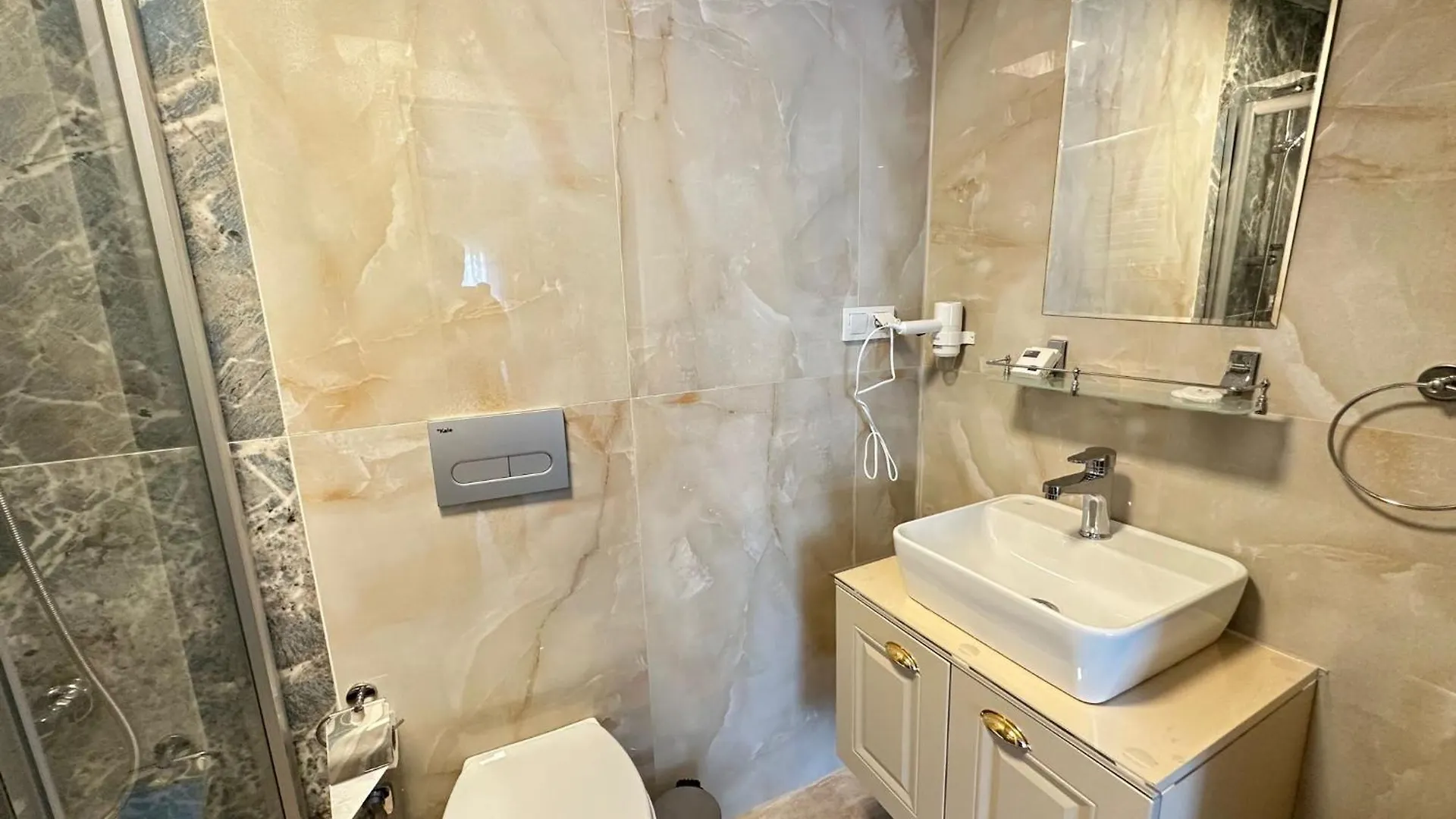 St945 Palas Otel Izmir Turkey